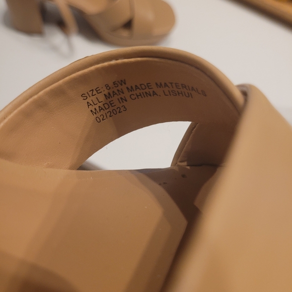 Heels - Picture 3 of 3